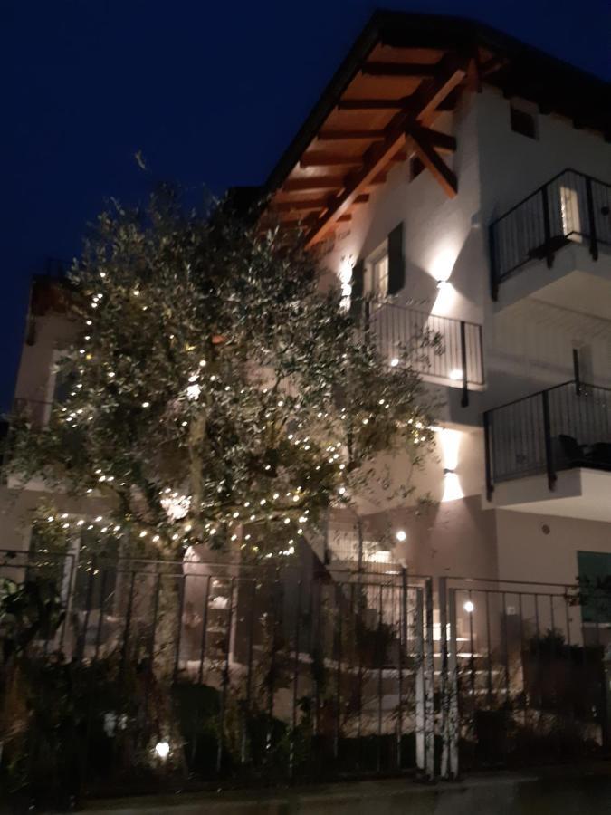 Il Nido Degli Usignoli Hotel Пескиера дел Гарда Екстериор снимка